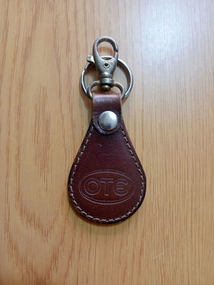 Ote leather keychain like new, brown vintage