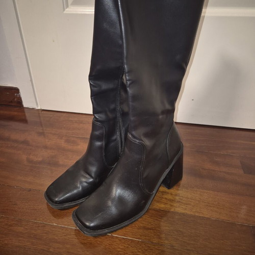 Tall black boots below the knee size 38