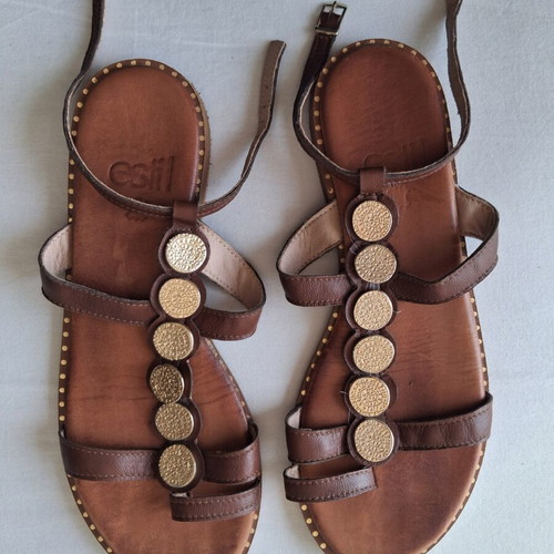 Estil leather sandals size 40 like new with gold Phaistos discs