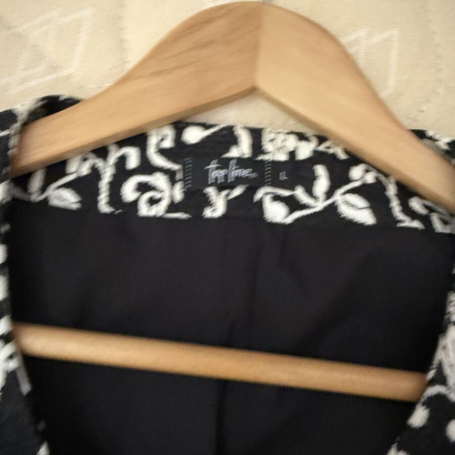 Women's Jacket like new, black and white, size L