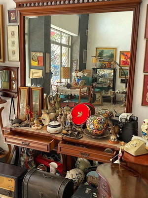 Μπουφές καρυδιά μεταχειρισμένος νεοκλασικού στιλ με μάρμαρο και καθρέπτη