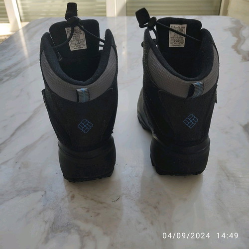 Columbia snow boot size 30 like new, black