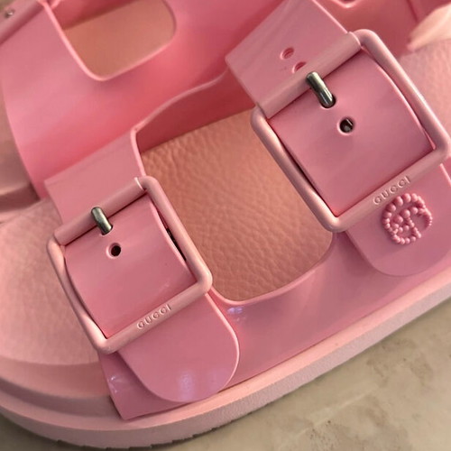 Gucci sandals size 39 pink like new