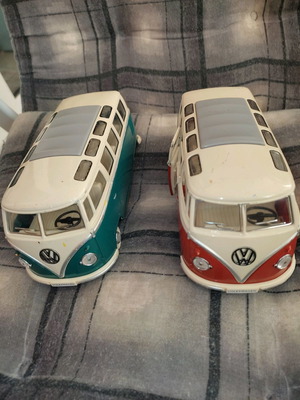 KingSmart Volkswagen Classic Hippy Bus 1:24 μεταχειρισμένο, 2 τεμάχια