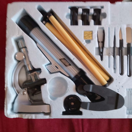 Microscope and Telescope Set 1990-95 like new, collectible