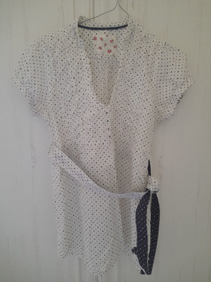 Shirt with polka dots and hearts like new, size M, black and white