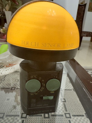 Lite-Radio Touch Sensor Lamp AM/FM R-4428 vintage mushroom design
