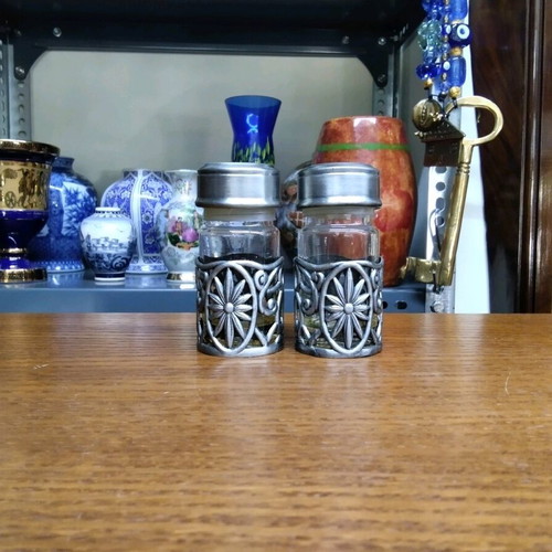 Salt and pepper set from tin like new, 2 pieces 10x4x4 cm