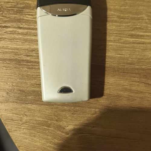 Nokia 8310 mobile phone with charger and battery