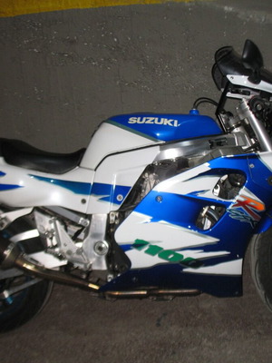 Suzuki GSXR 1100 W 1996 σαν καινούργιο, μηχανή δρόμου 1.072 cc