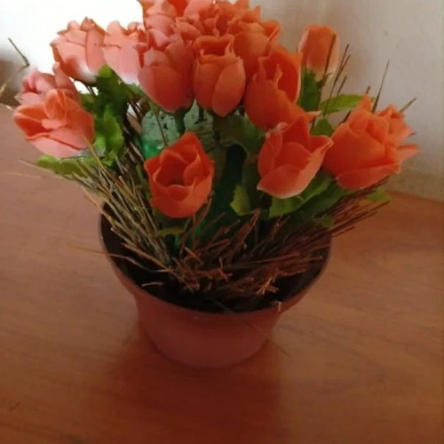 Flower pot with artificial flowers new condition