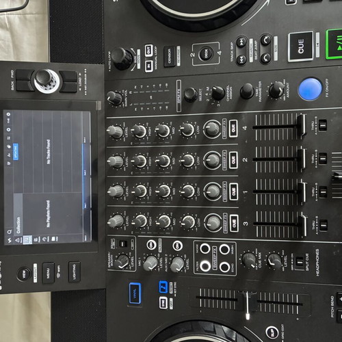 Denon SC Live 4 DJ Controller like new with carrying bag and cover