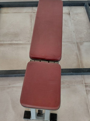 Amila Weight Bench like new, adjustable incline, leather