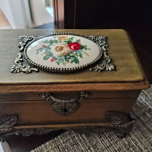 Wooden jewelry box vintage style