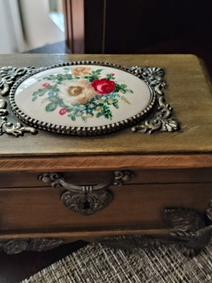 Wooden jewelry box vintage style