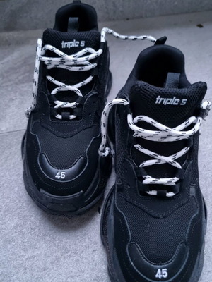 Balenciaga Triple S sneakers size 45 like new, black