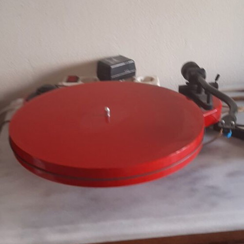 Pick Up Project RPM1 red carbon turntable