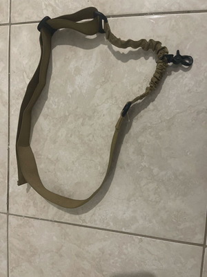 One-point sling in coyote color lightly used