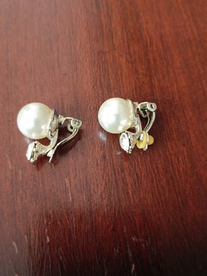 Earrings with clip like new