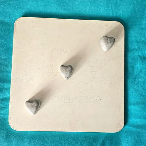 Set of 3 handmade concrete hearts