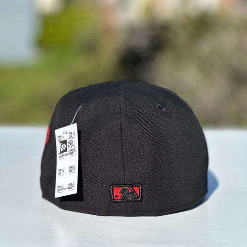 New Era hat new, size 57.7, black and red