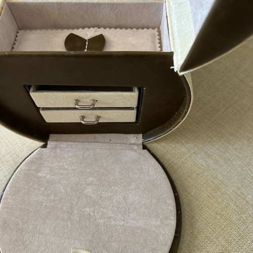 Jewelry box case with drawers, mirror and keys like new