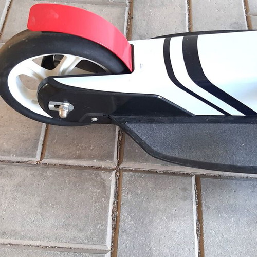 ScootyB Kids Scooter 3 Wheels with Pedals like new
