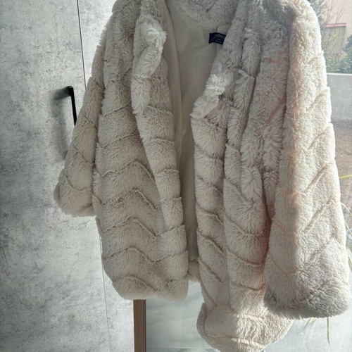 White fur coat new, size L