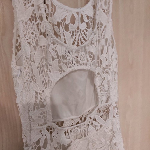 Lace dress with back opening like new, size M