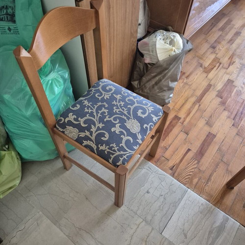 Wooden kitchen dining table with extension and 4 fabric chairs used