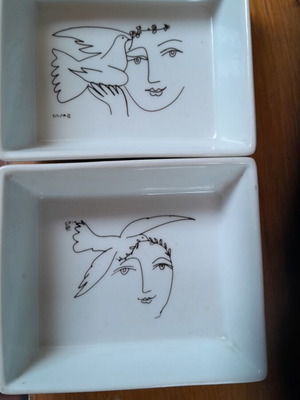 Picasso decorative ashtrays like new