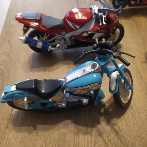 Miniature motorcycles like new, collection of 8 pieces 1:18 and 1:12