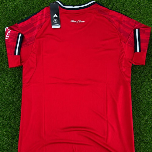 Manchester United 25/26 Jersey Medium new, red