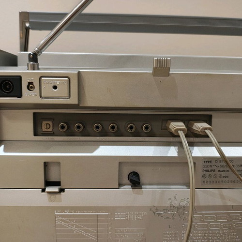 Philips D8734 boombox used, radio works