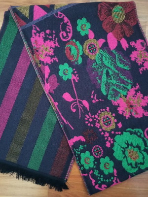 Eggplant scarf Pierre Quioc like new with multicolored flowers