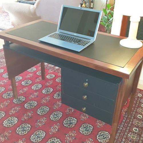 Desk with leather surface and 3 drawers