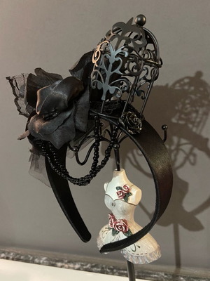 Gothic Lolita στέκα fascinator καινούργια, μαύρη με κλουβί και δαντέλα