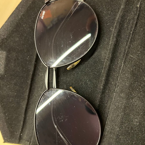 Sunglasses used with black thin frame