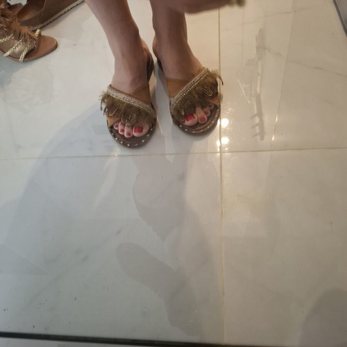 Flat slippers with feathers in beige and brown, like new