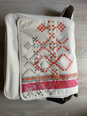 Laessig Shoulder/Hand Changing Bag like new