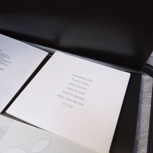 MacBook Pro 15 inch Apple manual documents pack used
