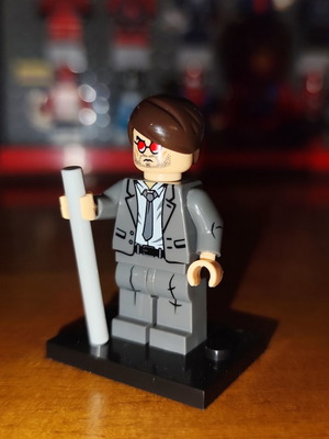 Μινιφιγούρα Matt Murdock Daredevil σαν καινούργιο με βάση στήριξης και γκρι μπαστούνι