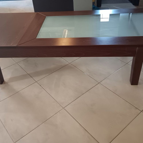 Extendable coffee table