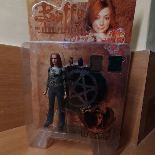 Buffy Moore Vampire Slayer 5' Willow figure new