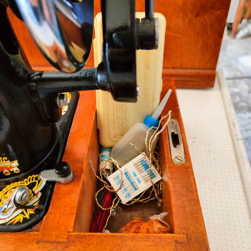 Shmens sewing machine like new, used