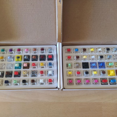Gateron and Kailh Switch Testers with transparent Keycaps, 70 pieces, new