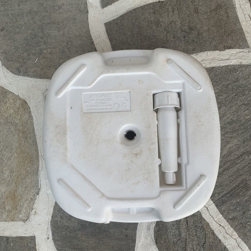 Umbrella base like new, plastic, water-fillable