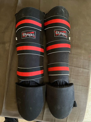 Olympus shin guards used, large size