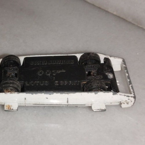 Corgi Juniors 007 Underwater Lotus Esprit 1:64 diecast car used, vintage 1976 with broken roof