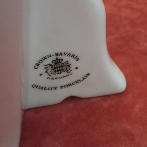 Crown Bavaria porcelain gilded with base like new